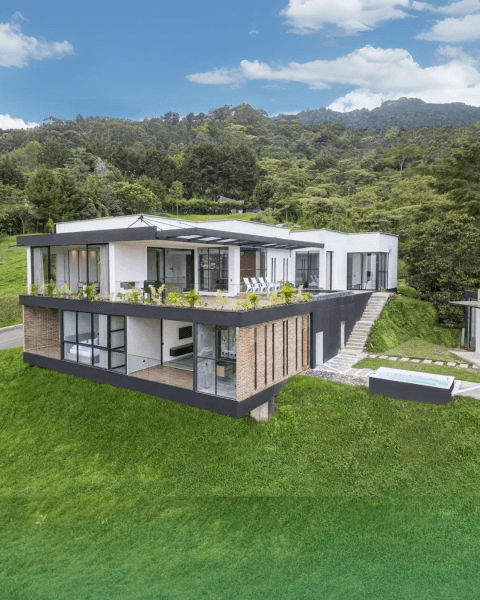 8 Casas Grand Estate