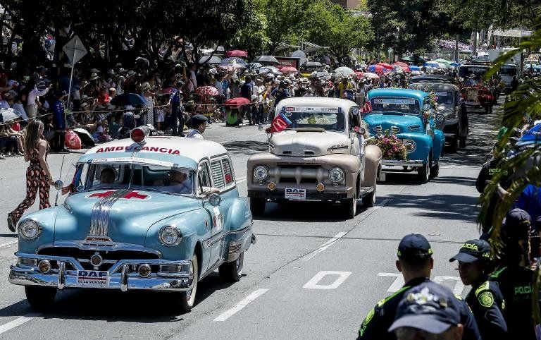 desfile de carros viejos