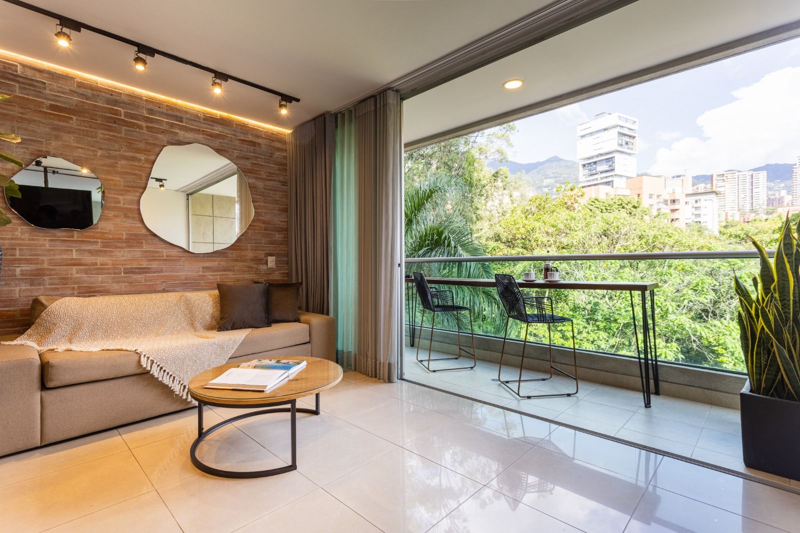 Glow Urban Suite